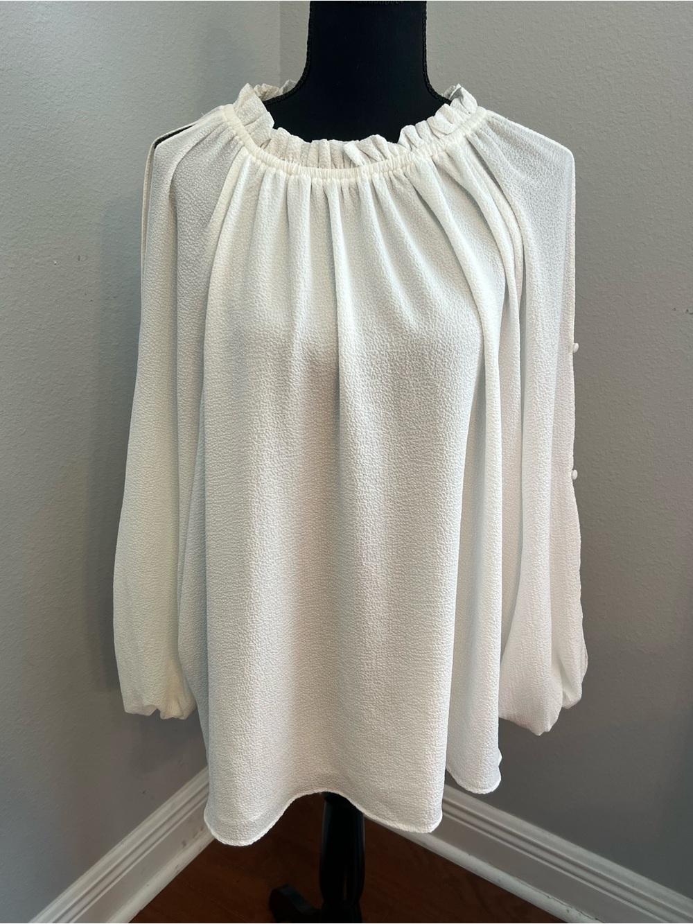 Vince Camuto Off-White Textured Ruffle-Neck Blouse NWT